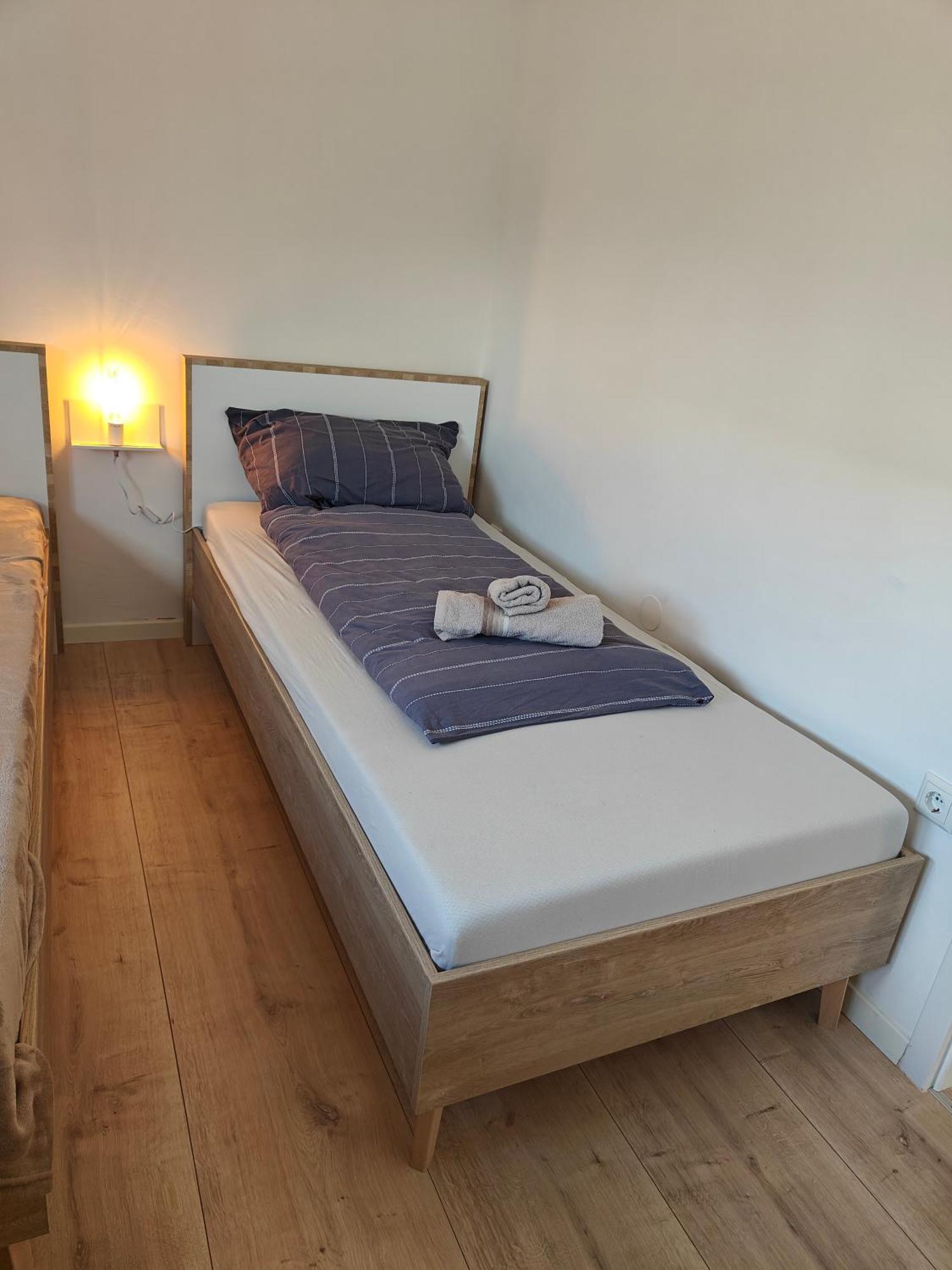 Ferienwohnung "Sorgenfrei" In Coburg ! - Im Eg Mit Privatparkplatz & Balkon Exterior photo