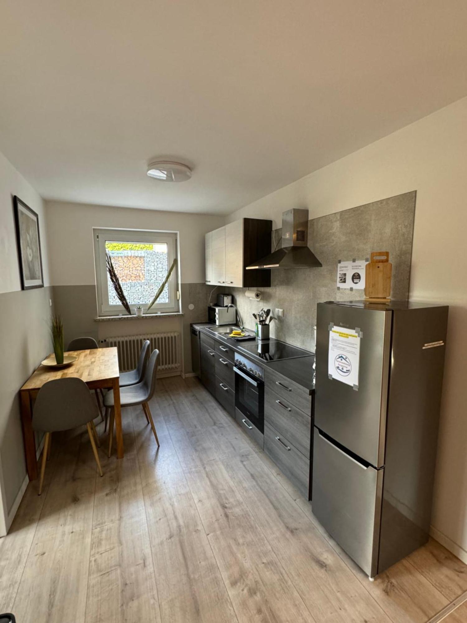 Ferienwohnung "Sorgenfrei" In Coburg ! - Im Eg Mit Privatparkplatz & Balkon Exterior photo